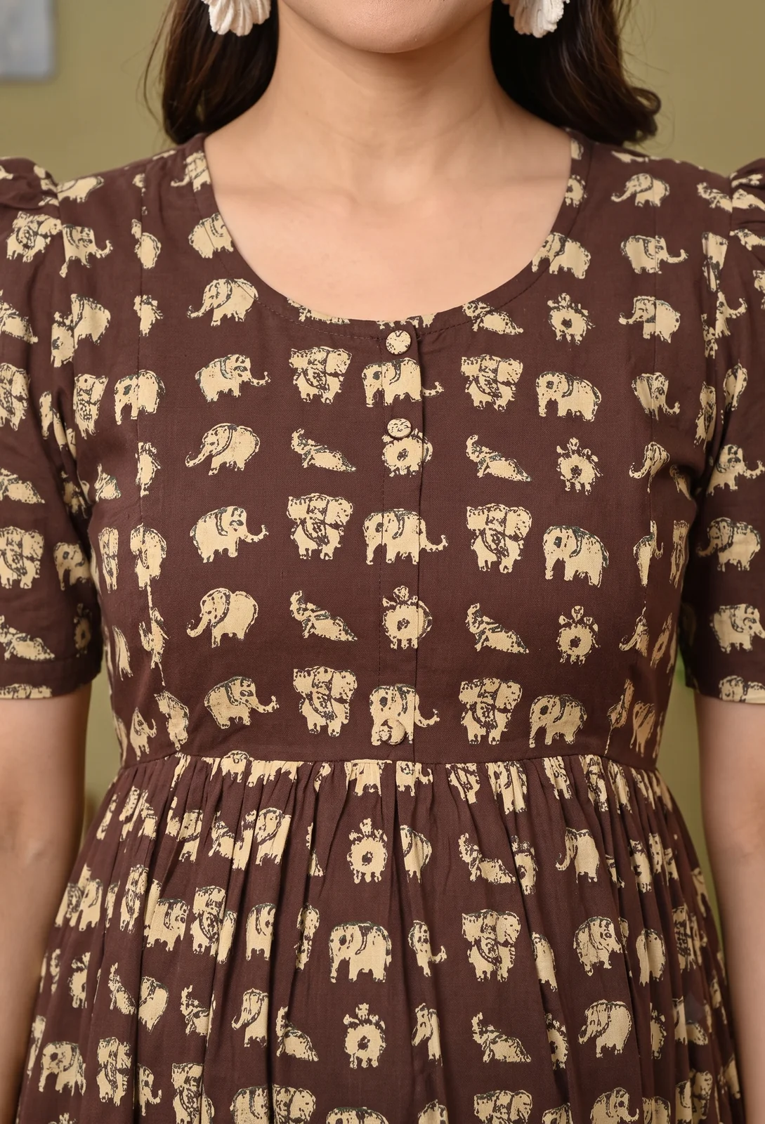 m4-09-brown-white-printed-maternity-midi-dress-5 Brown Elephant Maternity Dress in Coffee Brown – maternity kurti, photo 5